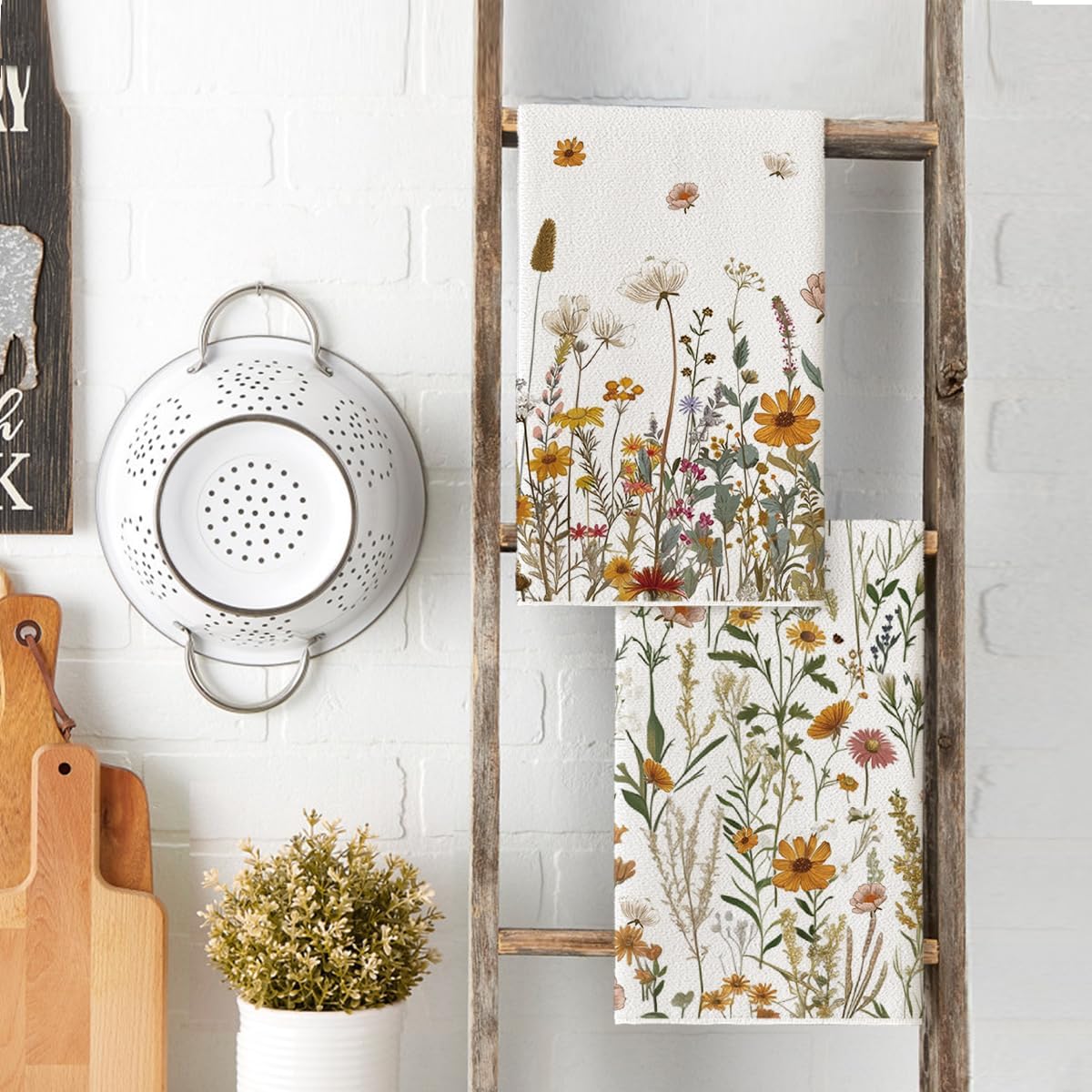 Artoid Mode Daisy Wild Flowers Dish Towels Set of 2